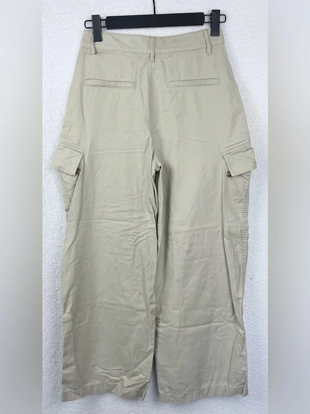 BANANA REPUBLIC • Khaki/Beige Twill High-Rise Wide-Leg Cargo Pants, 4
